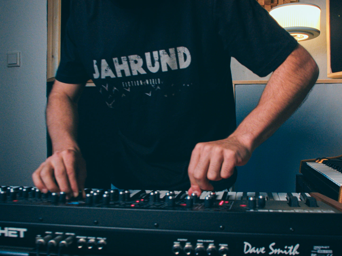 JAHRUND /  Fiction World T-Shirt